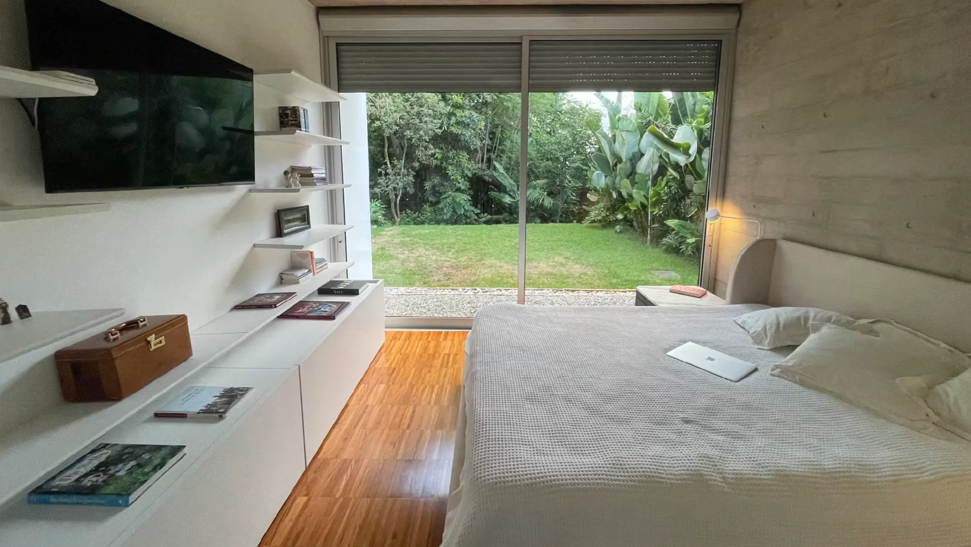 Casa em Bauru com 2100m² e 2 suites, 4 vagas 18