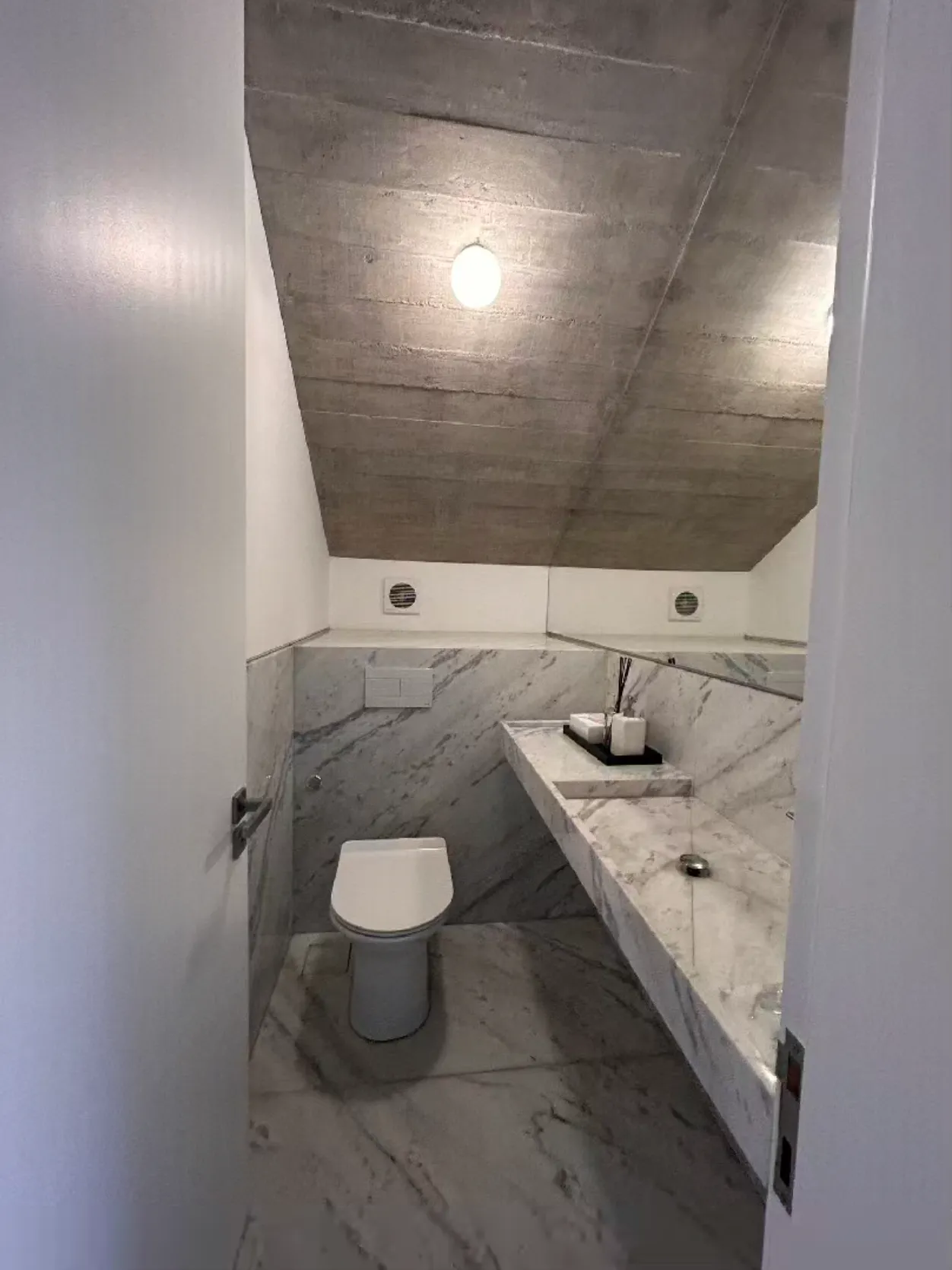 Casa em Bauru com 2100m² e 2 suites, 4 vagas 28