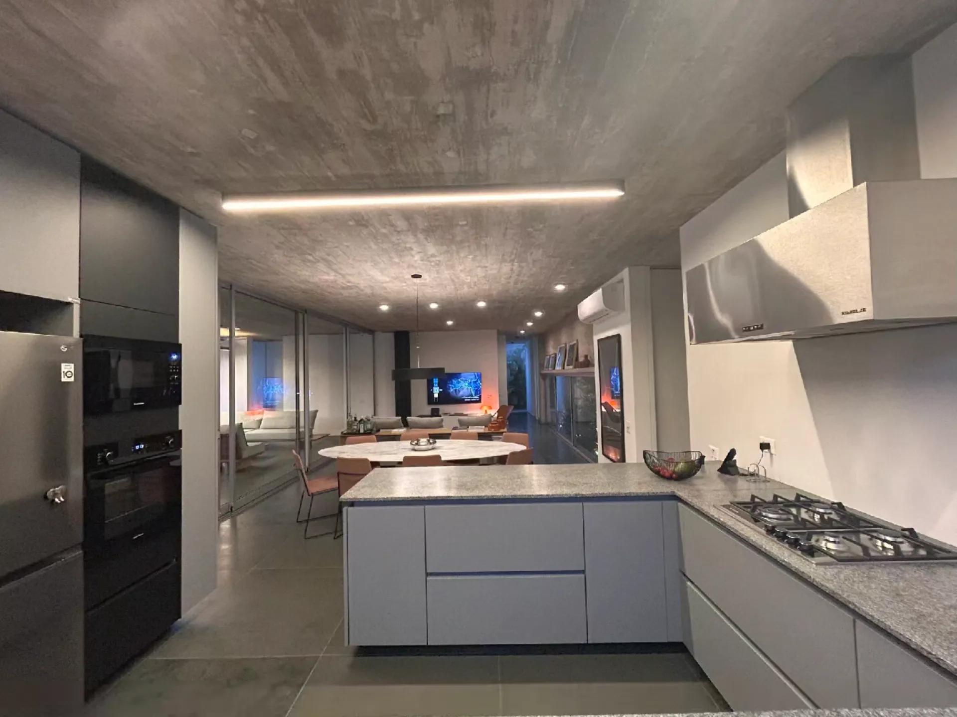 Casa em Bauru com 2100m² e 2 suites, 4 vagas 47