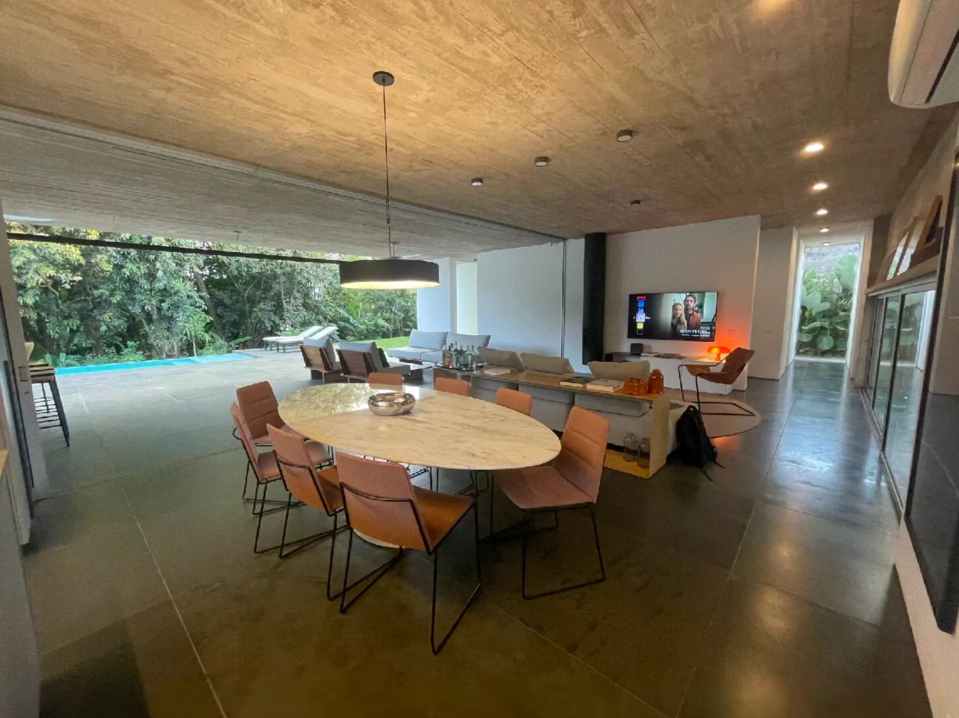 Casa em Bauru com 2100m² e 2 suites, 4 vagas 14