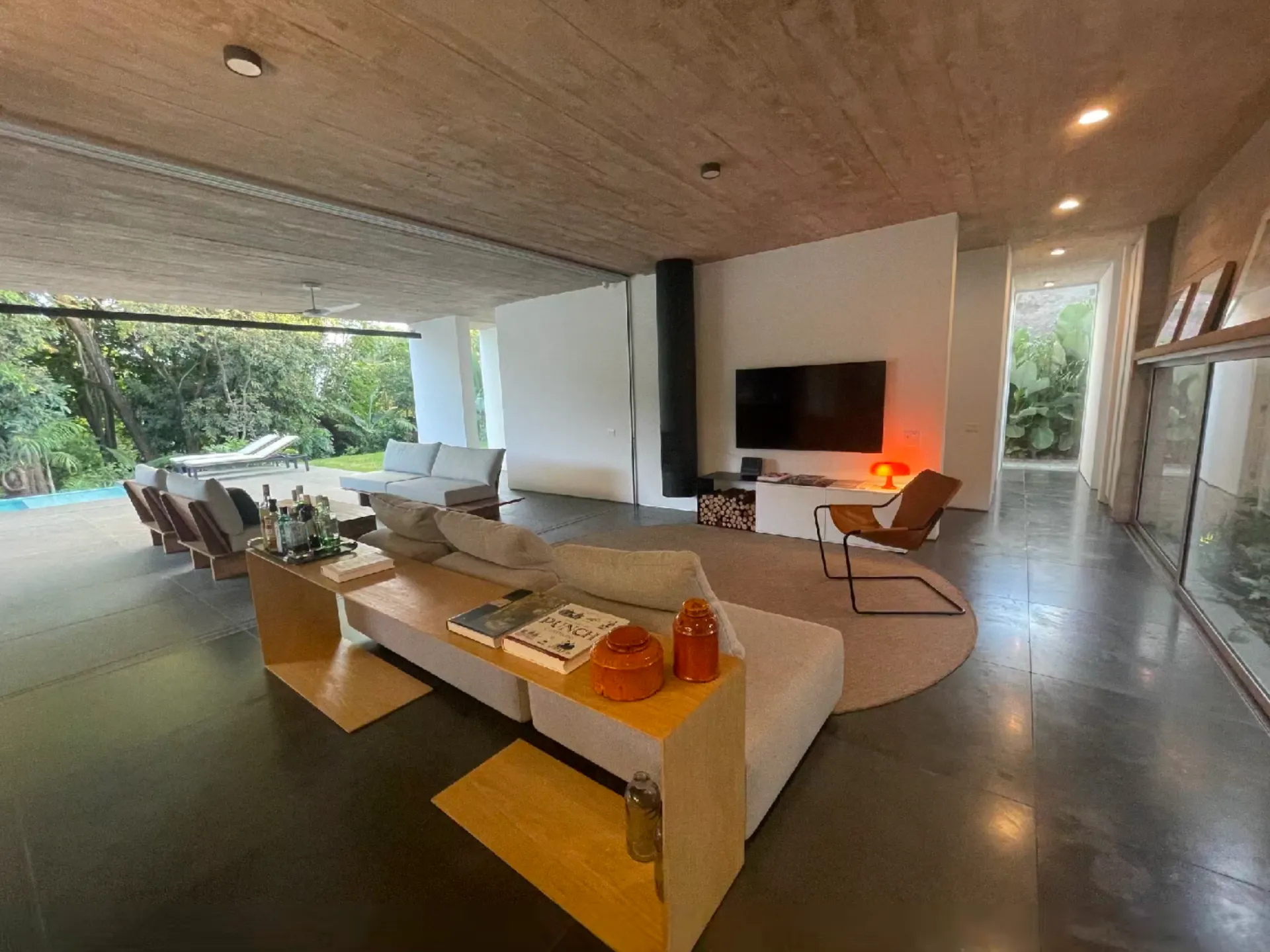 Casa em Bauru com 2100m² e 2 suites, 4 vagas 12