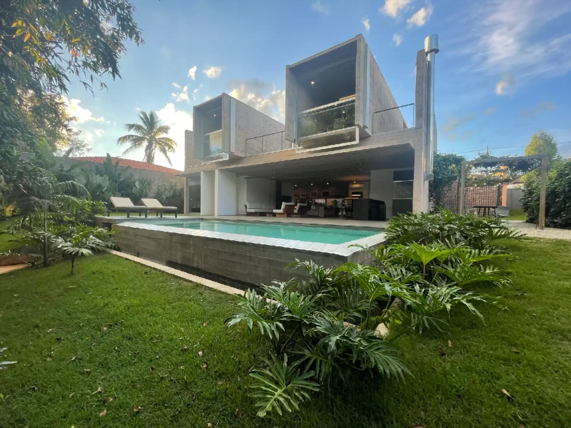 Casa em Bauru com 2100m² e 2 suites, 4 vagas 2