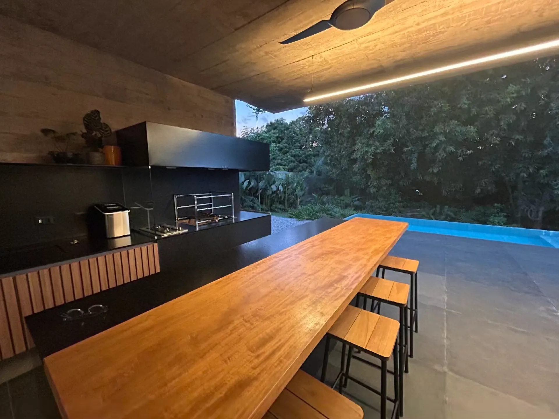 Casa em Bauru com 2100m² e 2 suites, 4 vagas 48