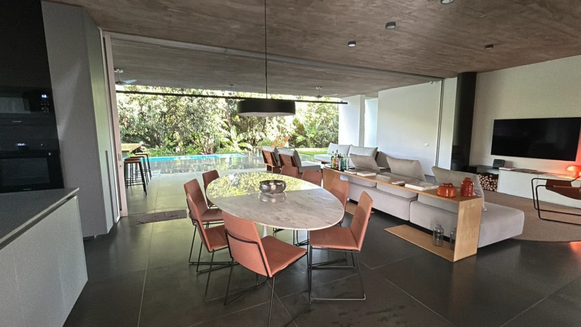 Casa em Bauru com 2100m² e 2 suites, 4 vagas 35