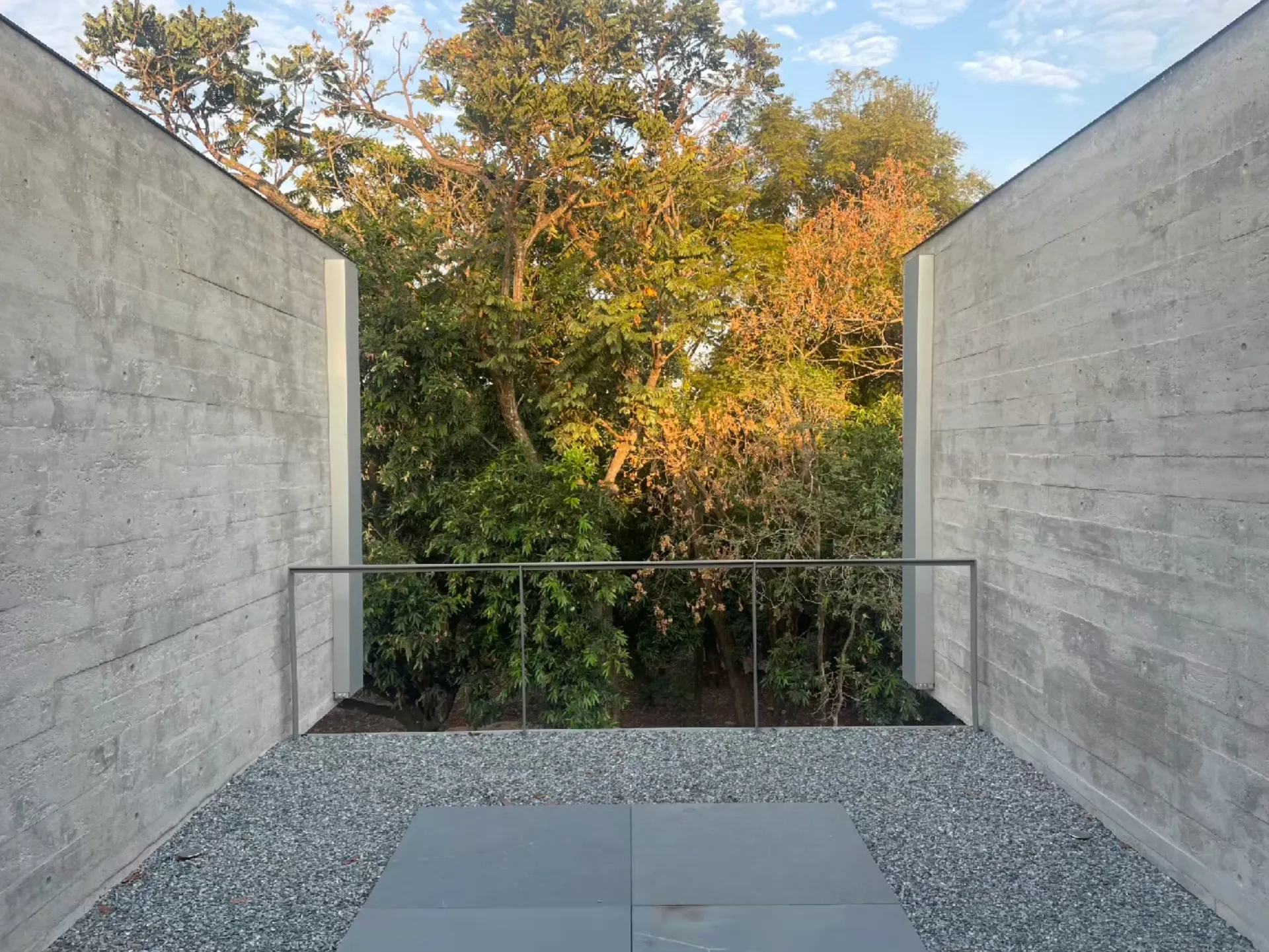 Casa em Bauru com 2100m² e 2 suites, 4 vagas 24