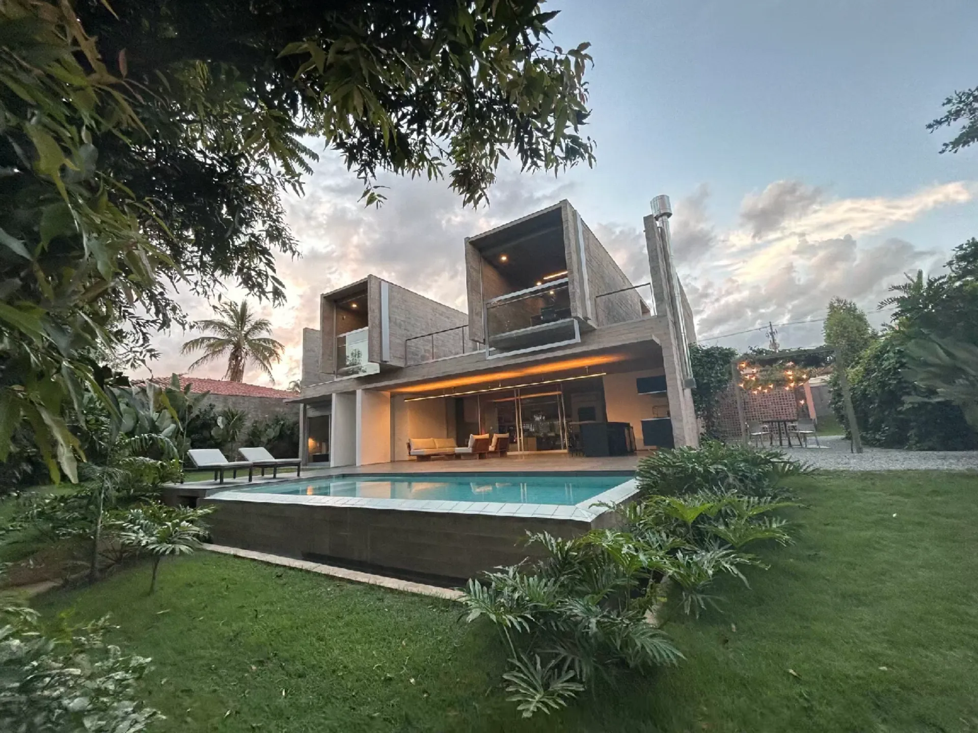 Casa em Bauru com 2100m² e 2 suites, 4 vagas 3